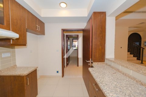 Villa in Dubai 3 bedrooms, 226.8 sq.m. № 69093 - photo 5