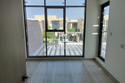 Снять в аренду таунхаус в Park Residences, DAMAC Hills (Akoya by DAMAC), Дубай: 3 спальни, 150м², № 15691 - фото 10
