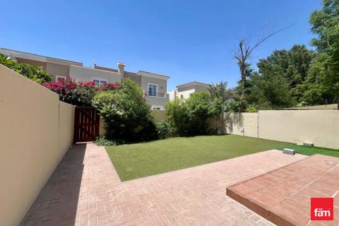 Adosado en Dubai, 3 dormitorios, 523.7 m², № 55607 - foto 1