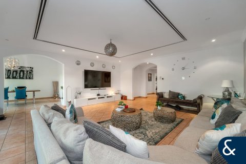 Townhouse in Dubai Investment Park, Dubai 4 bedrooms, 454 sq.m. № 98855 - photo 6