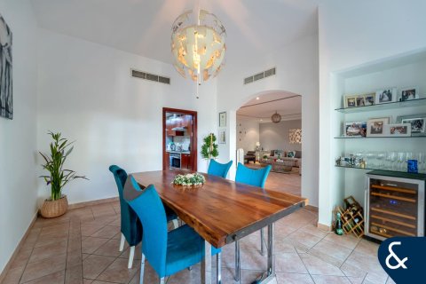 Townhouse in Dubai Investment Park, Dubai 4 bedrooms, 454 sq.m. № 98855 - photo 2