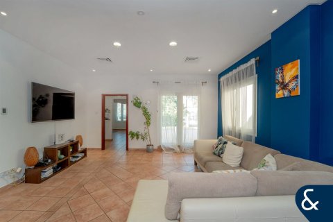 Townhouse in Dubai Investment Park, Dubai 4 bedrooms, 454 sq.m. № 98855 - photo 10