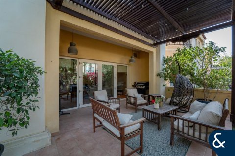 Townhouse in Dubai Investment Park, Dubai 4 bedrooms, 454 sq.m. № 98855 - photo 4