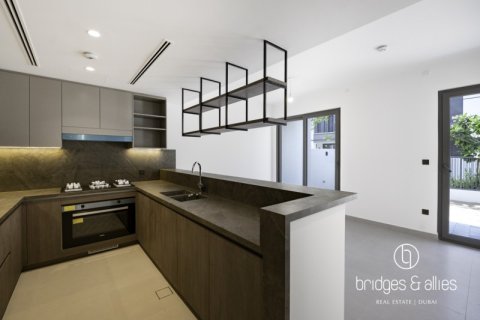 Villa en Dubai, 3 dormitorios, 144.8 m², № 78066 - foto 1