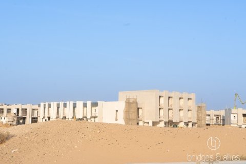 Купить виллу в Dubai Land, Дубай: 4 спальни, 90.7м², № 78081 - фото 2