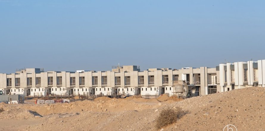 Вилла в Dubai Land, Дубай, 4 спальни, 90.7м², № 78081