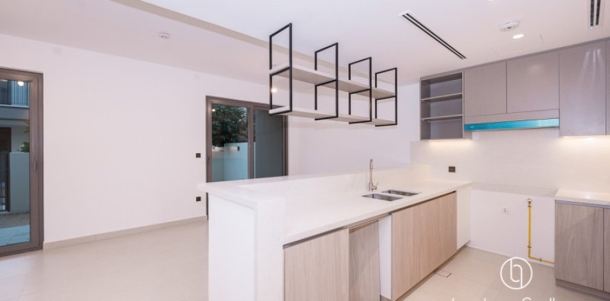 Villa in Dubai 3 bedrooms, 140.4 sq.m. № 78084