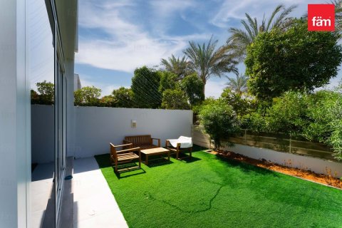 Villa en Dubai, 4 dormitorios, 322.9 m², № 97773 - foto 2