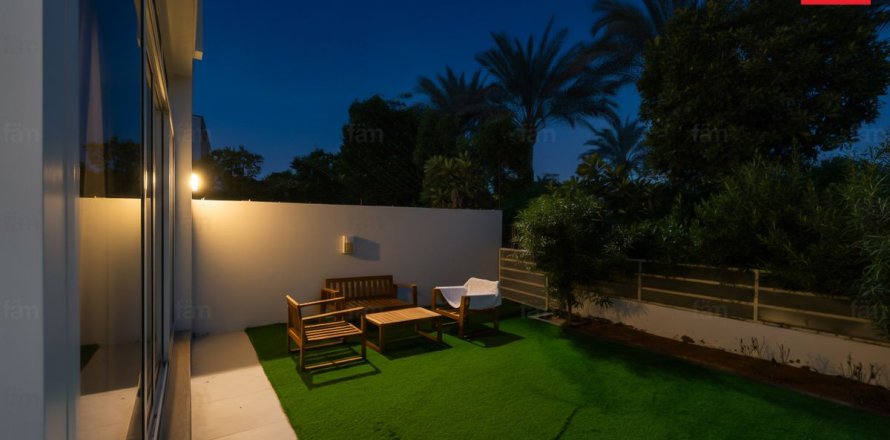 Villa en Dubai, 4 dormitorios, 322.9 m², № 97773