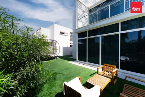 Villa en Dubai, 4 dormitorios, 322.9 m², № 97773 - foto 9