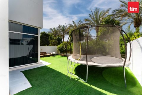 Villa en Dubai, 4 dormitorios, 322.9 m², № 97773 - foto 5