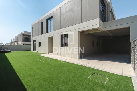 Villa in Dubai South (Dubai World Central), Dubai 5 bedrooms, 902.46 sq.m. № 137213 - photo 2