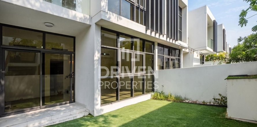 Townhouse in Dubai 3 bedrooms, 151.8 sq.m. № 137212