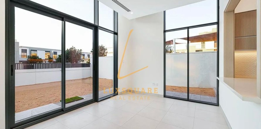 Villa à Al Furjan, Dubai, 3 chambres, 238 m², № 112346