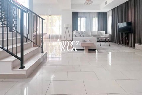 Снять в аренду виллу в Azalea, Arabian Ranches 2, Дубай: 4 спальни, 403м², № 112325 - фото 3
