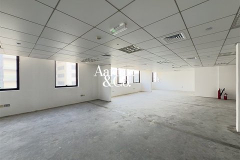 Office in Dubai Investment Park, Dubai 4015 sq.m. № 112327