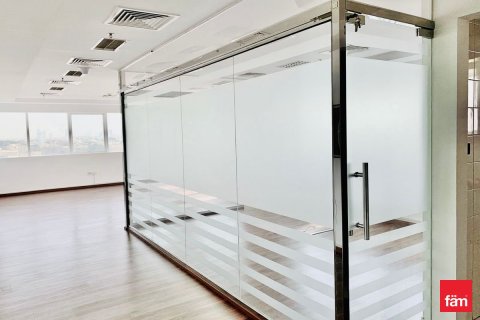 Снять в аренду офис в Аль-Барше, Дубай: 69м², № 71794 - фото 4