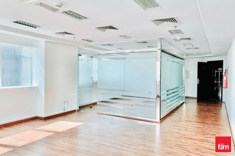 Снять в аренду офис в Аль-Барше, Дубай: 69м², № 71794 - фото 2