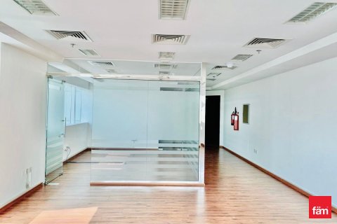 Снять в аренду офис в Аль-Барше, Дубай: 69м², № 71794 - фото 3