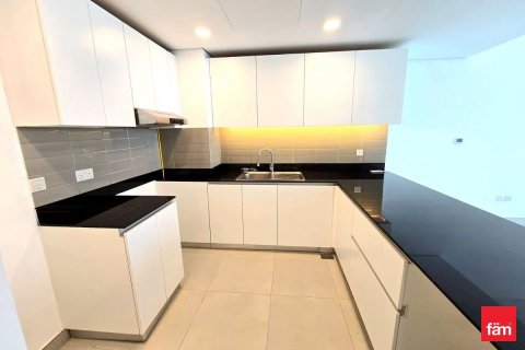 Снять в аренду квартиру в Дубае: 3 спальни, 142.2м², № 71793 - фото 2