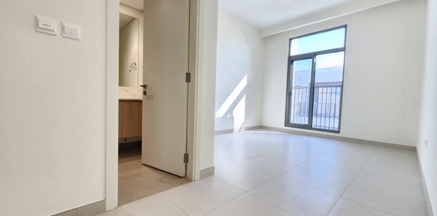 Villa en Dubai South (Dubai World Central), Dubai, 3 dormitorios, 237.925 m², № 92233