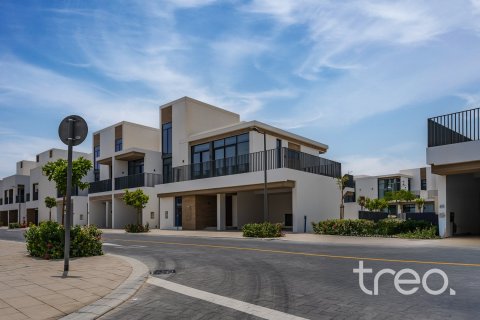 Townhouse in Arabian Ranches 3, Dubai 4 bedrooms, 272.48 sq.m. № 134645 - photo 2