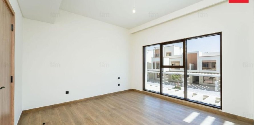 Townhouse in Dubai 4 bedrooms, 144.4 sq.m. № 134847