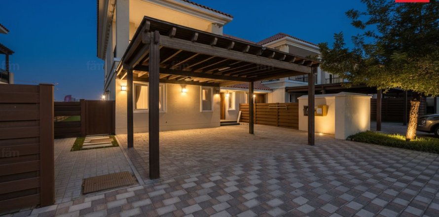 Maison de ville à Dubai, 4 chambres, 317.9 m², № 92163