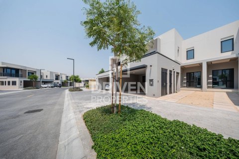 Townhouse in Jebel Ali, Dubai 4 bedrooms, 252.05 sq.m. № 137086 - photo 2