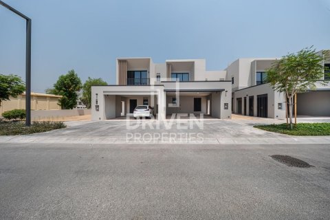 Adosado en Jebel Ali, Dubai, 4 dormitorios, 252.05 m², № 137086