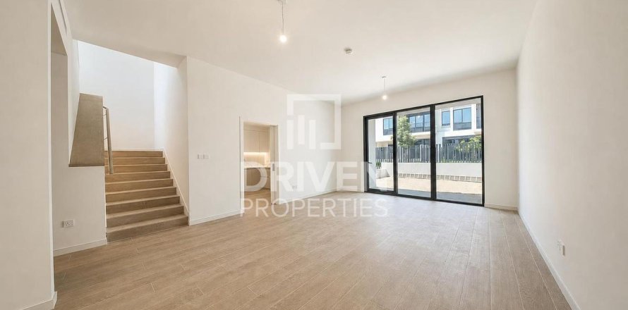 Adosado en Jebel Ali, Dubai, 3 dormitorios, 240.62 m², № 137088