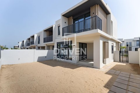 Adosado en Jebel Ali, Dubai, 4 dormitorios, 339.56 m², № 137085