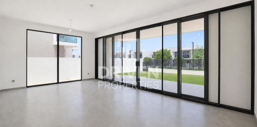 Villa in Jebel Ali, Dubai 5 bedrooms, 662.96 sq.m. № 137087
