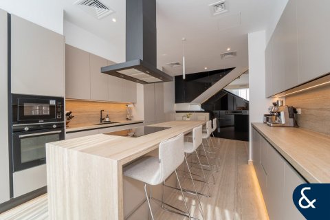 Villa en Al Barari, Dubai, 4 dormitorios, 180 m², № 98742 - foto 2