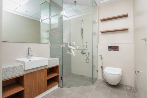 Apartment in Bur Dubai, Dubai 2 bedrooms, 137 sq.m. № 112169 - photo 24