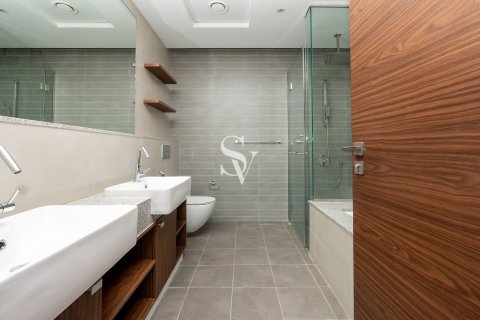 Apartment in Bur Dubai, Dubai 2 bedrooms, 137 sq.m. № 112169 - photo 17