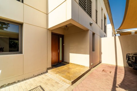 Villa en Dubai, 4 dormitorios, 304 m², № 97023 - foto 11