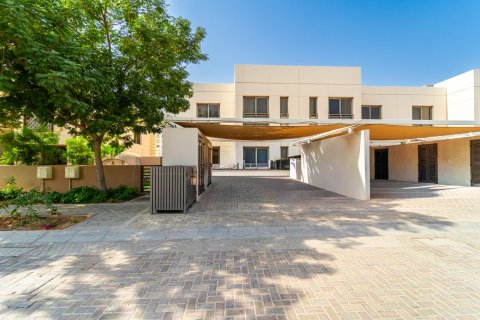 Villa en Dubai, 4 dormitorios, 304 m², № 97023
