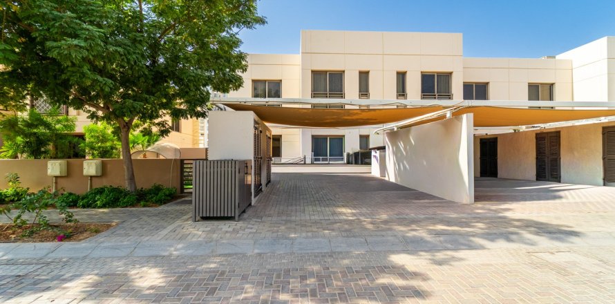 Villa en Dubai, 4 dormitorios, 304 m², № 97023