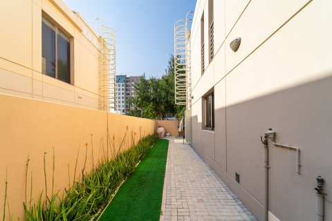 Villa en Dubai, 4 dormitorios, 304 m², № 97023 - foto 12