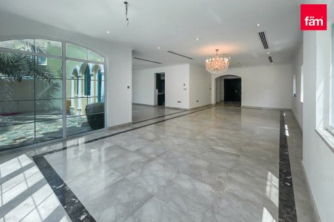 Villa en Dubai, 4 dormitorios, 759.5 m², № 47846 - foto 2
