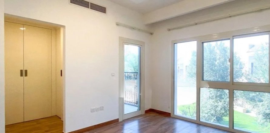 Таунхаус в Джумейре, Дубай, 2 спальни, 134.4м², № 52890