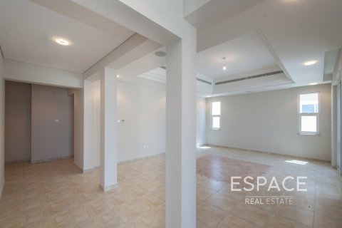Villa in Victory Heights, Dubai Sports City, Dubai 5 bedrooms, 854 sq.m. № 61899 - photo 3