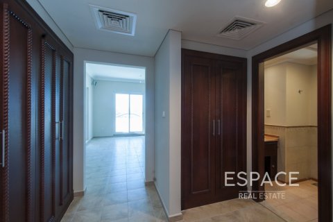 Villa in Victory Heights, Dubai Sports City, Dubai 5 bedrooms, 854 sq.m. № 61899 - photo 10