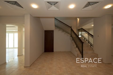 Villa in Victory Heights, Dubai Sports City, Dubai 5 bedrooms, 854 sq.m. № 61899 - photo 5