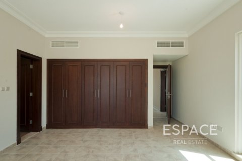 Villa in Victory Heights, Dubai Sports City, Dubai 5 bedrooms, 854 sq.m. № 61899 - photo 13