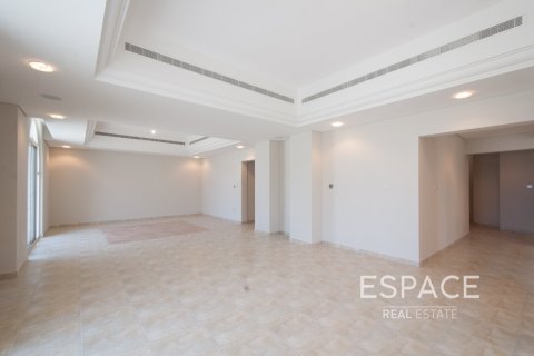 Villa in Victory Heights, Dubai Sports City, Dubai 5 bedrooms, 854 sq.m. № 61899 - photo 2