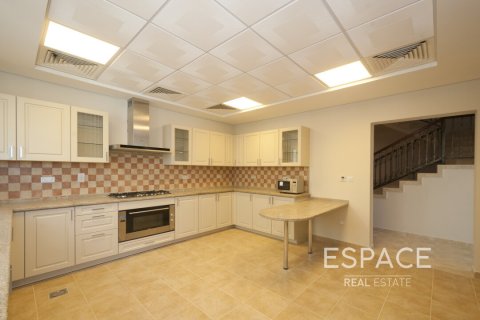 Villa in Victory Heights, Dubai Sports City, Dubai 5 bedrooms, 854 sq.m. № 61899 - photo 4