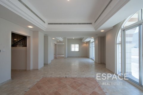 Villa in Victory Heights, Dubai Sports City, Dubai 5 bedrooms, 854 sq.m. № 61899 - photo 1