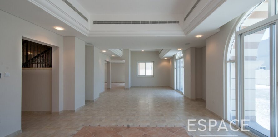 Villa in Victory Heights, Dubai Sports City, Dubai 5 bedrooms, 854 sq.m. № 61899